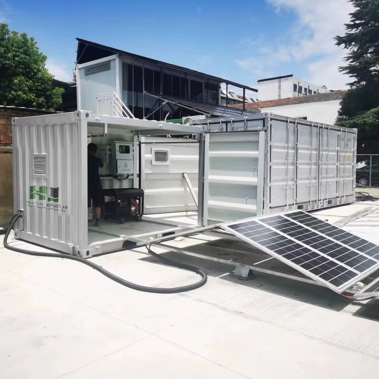 Customized 500kWh-1MWh Industrial Commercial Energy Storage System with 50kW Solar Panels