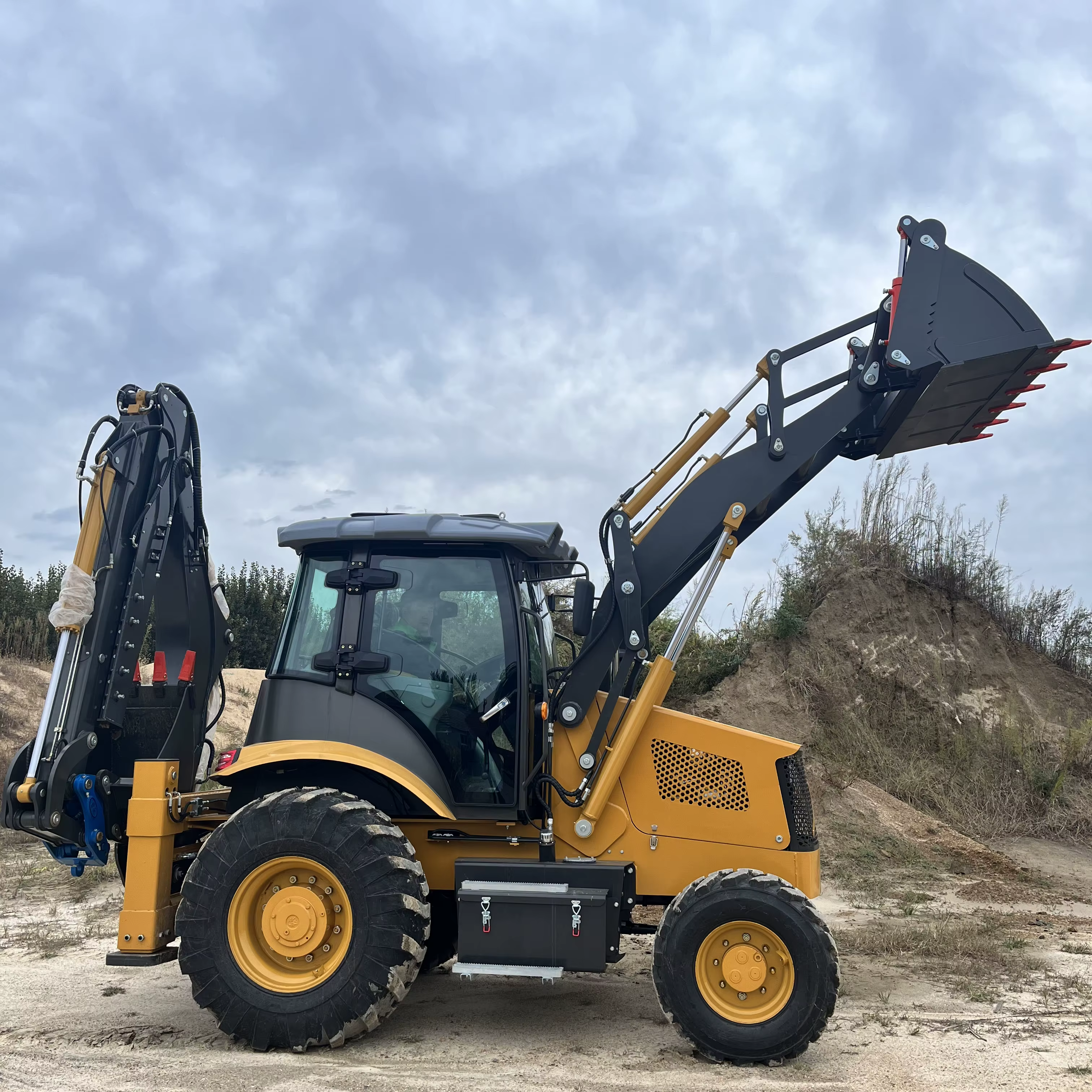 China Factory Backhoe Capacity 0 3cbm