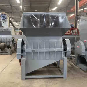 Household Plastic Pet Bottle Cap Crushing Machine PVC Pipe Shredder Coconut Husk Leaf Crusher Gearbox High Efficiency High